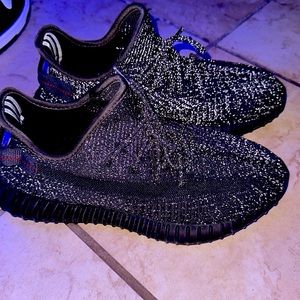 Yeezy 350 v2 black reflective